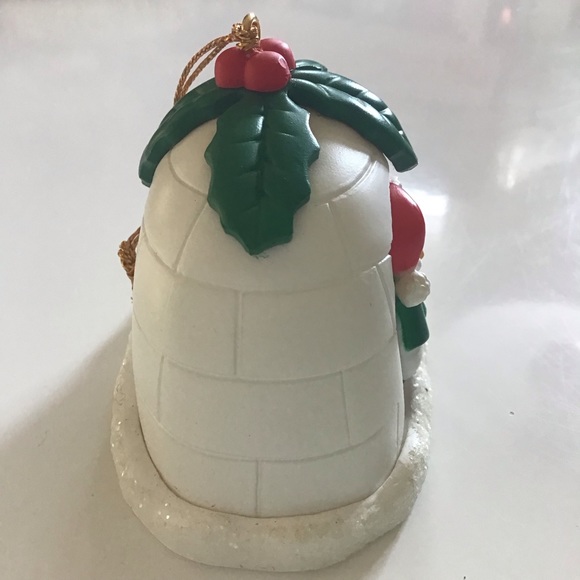 Vintage 1995 Westmar Penguin Family in igloo Christmas ornament with Holly Berry - Picture 2 of 7